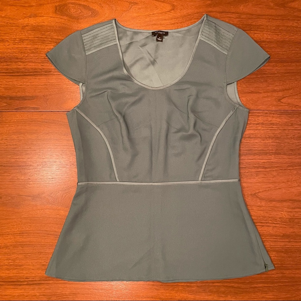 EUC Ann Taylor cap sleeve peplum blouse size 2